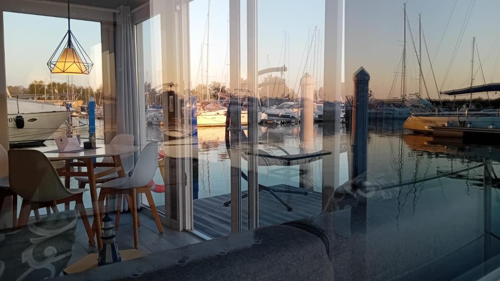 Marina Degli Estensi Floating Resort Llido Degli Estensi Exterior photo